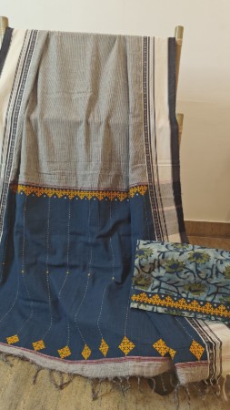 Picture of Anne Hejje in indigo and grey