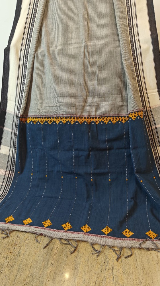 Picture of Anne Hejje in indigo and grey