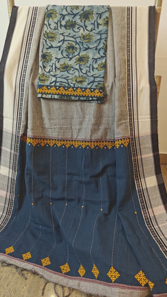 Picture of Anne Hejje in indigo and grey