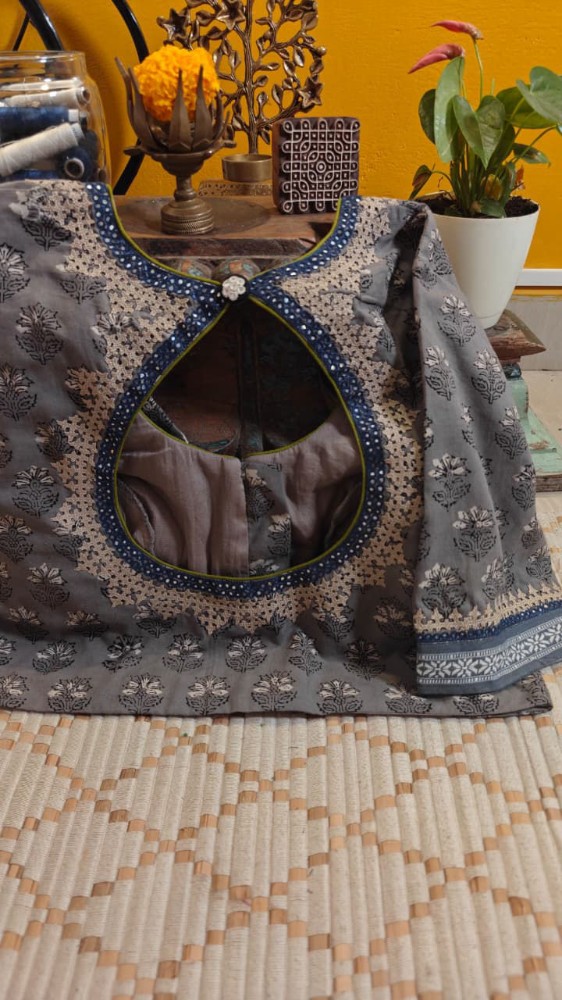 Picture of Grey Canvas - Ivory Stories