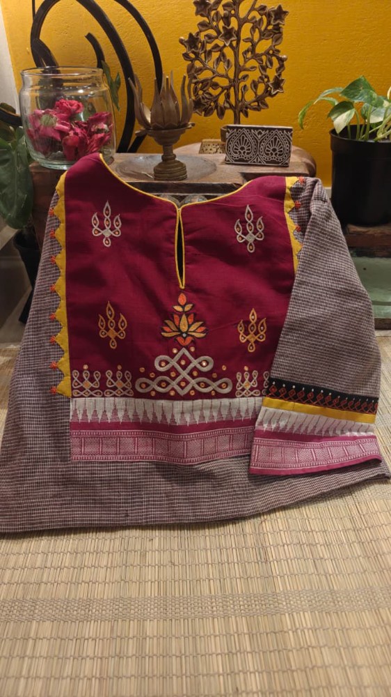 Picture of Kolam in Maroon